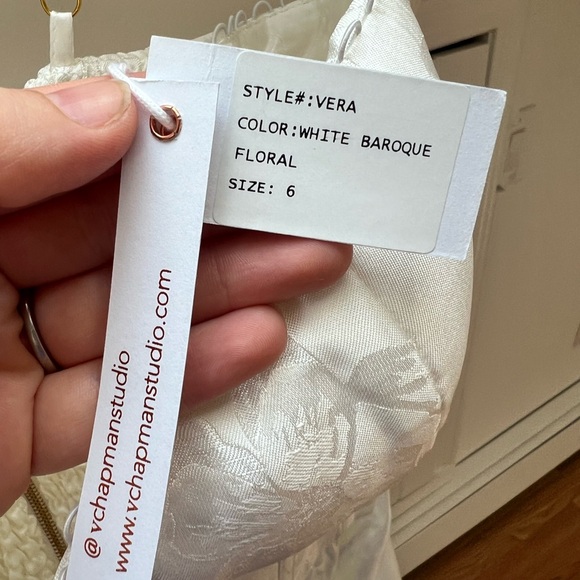 V. Chapman White Ruffle Sleeve Dress - Picture 6 of 7